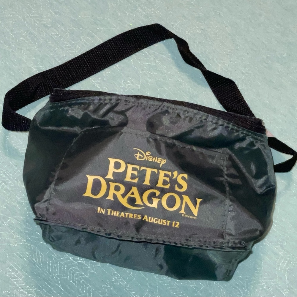 Disney Pete’s Dragon 2016 8 x 6 x 6 soft nylon Lunchbox green w/gold letter NWOT